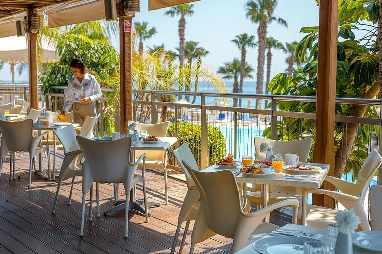 Hotel Louis Althea Beach