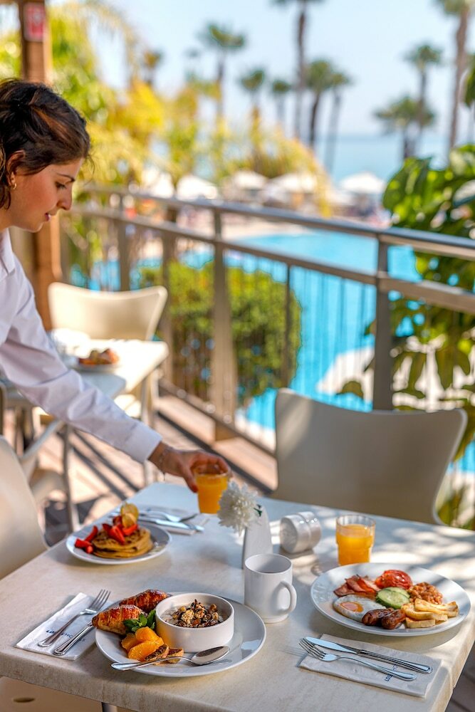 Hotel Louis Althea Beach