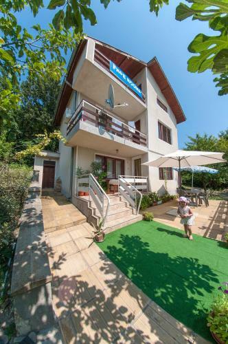 Hostal Sluncho Guest House