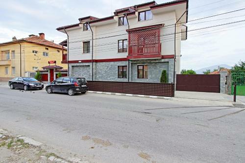 Hostal White House