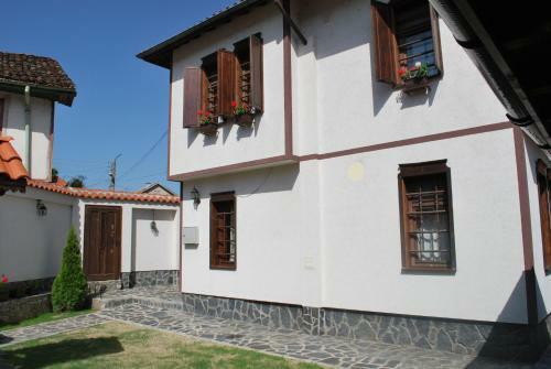 Hostal Guest House "the House"