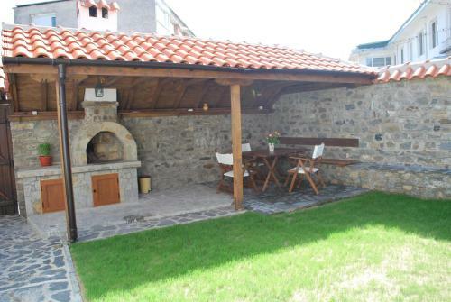 Hostal Guest House "the House"