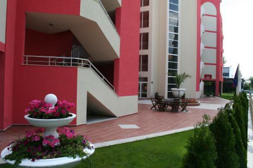 Rose Garden Hotel