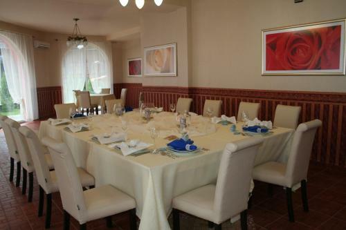 Rose Garden Hotel