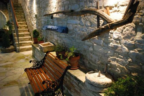 Agroturismo Vavla Rustic Retreat