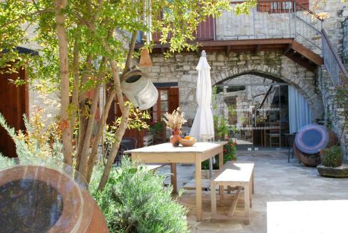Agroturismo Vavla Rustic Retreat