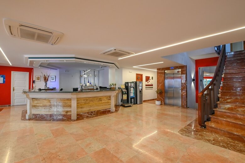 Pinos Playa Hotel
