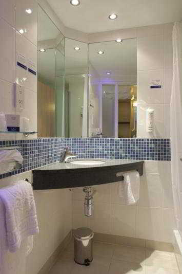 Hotel Express By Holiday Inn