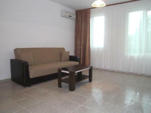 Nicol Apartment In Hermes Complex