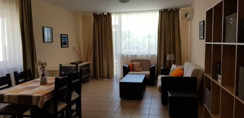 Breeze Apartments