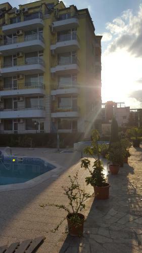 Breeze Apartments