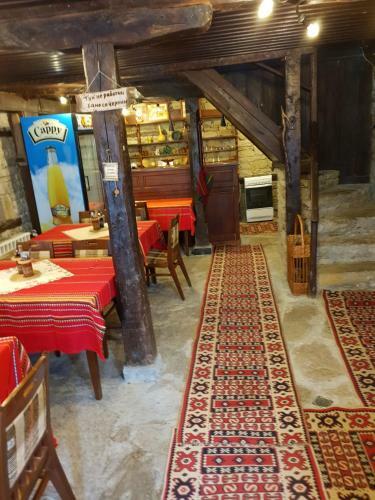Parlapanova Guest House - Pool Access