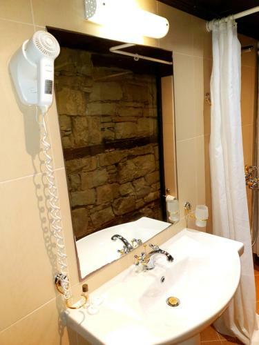 Parlapanova Guest House - Pool Access