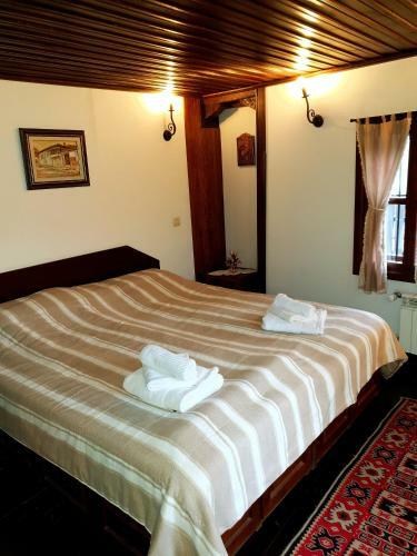 Parlapanova Guest House - Pool Access