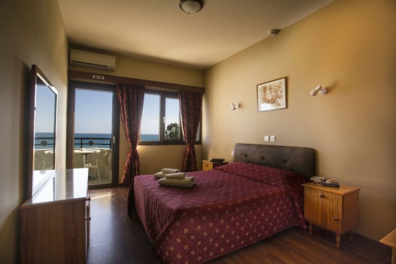 Pigeon Beach Hotel Apartments