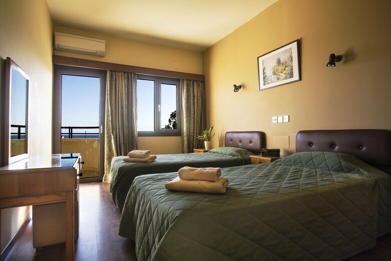 Pigeon Beach Hotel Apartments