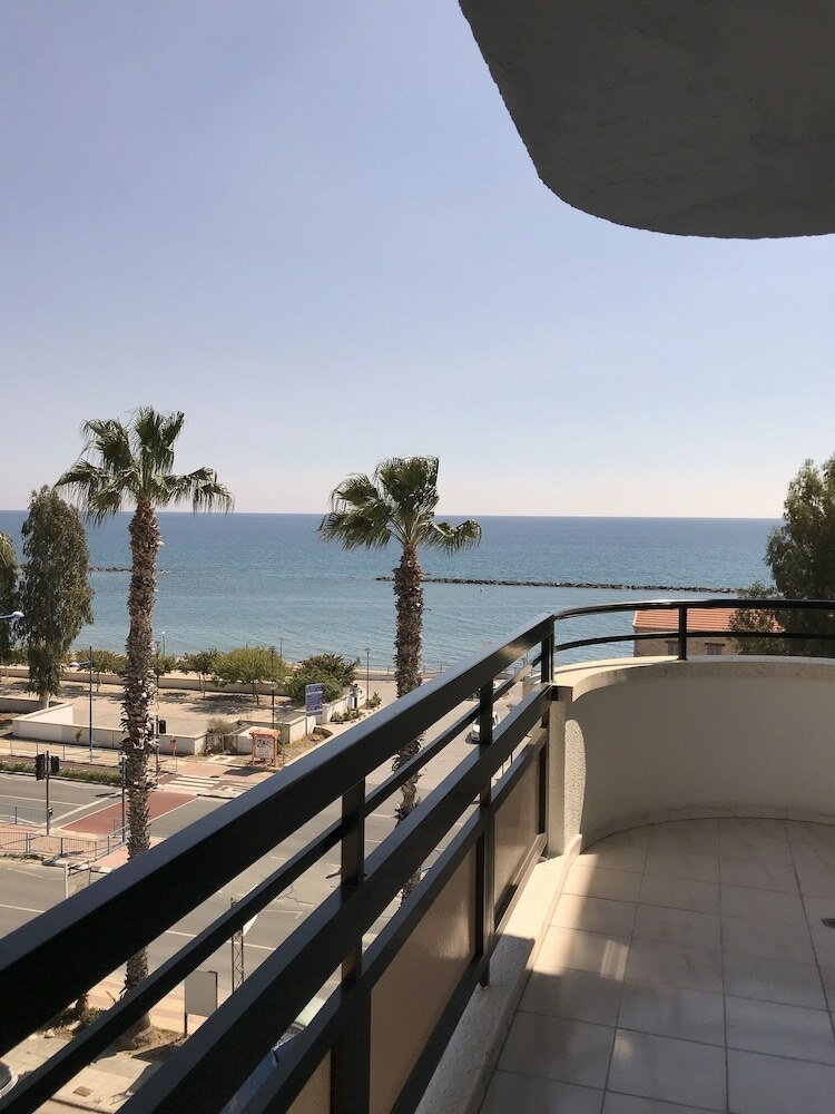 Pigeon Beach Hotel Apartments