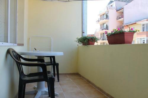 Hostal Edelvais Guest House