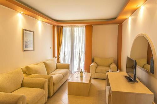 Gold Pearl Hotel