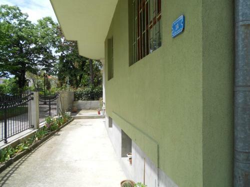Hostal Nelly Guest House