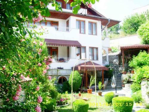 Hostal Guest House Villa Katty