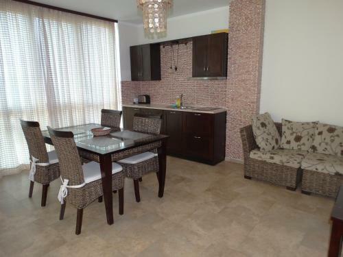 Aparthotel Chateau Del Marina Apart Complex