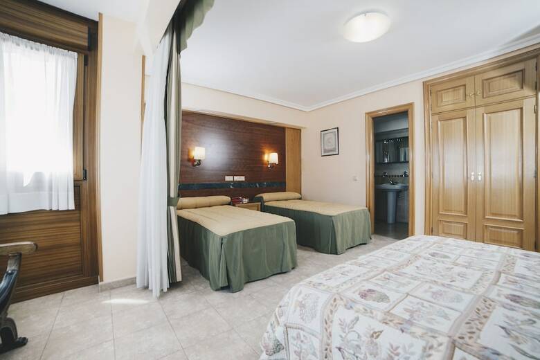 Hostal Gavilanes II