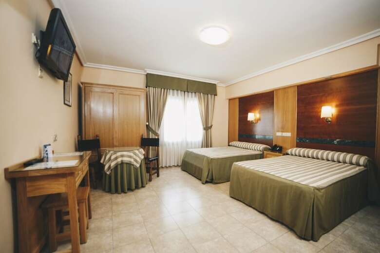 Hostal Gavilanes II