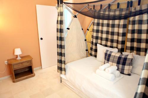 Apartamentos Pilatos King's Inn
