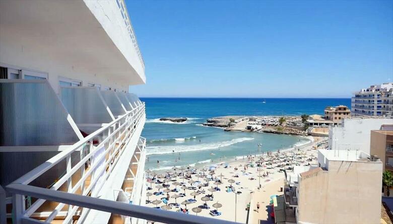 Universal Hotel Perla