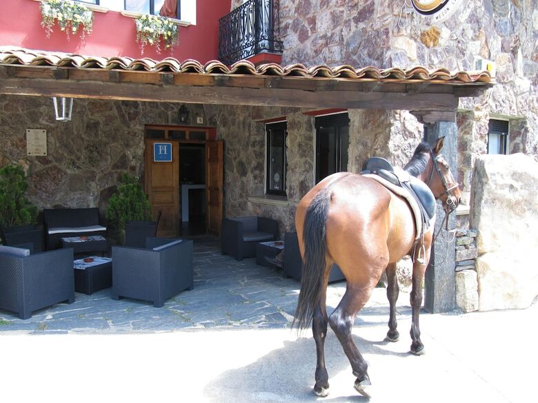Hostal Las Cavenes Del Cabaco