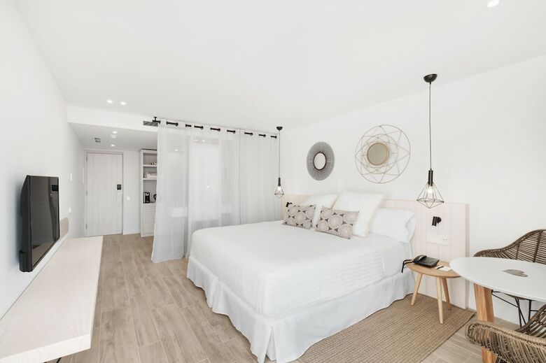 Hotel Barcel� Portinatx - Adults Only
