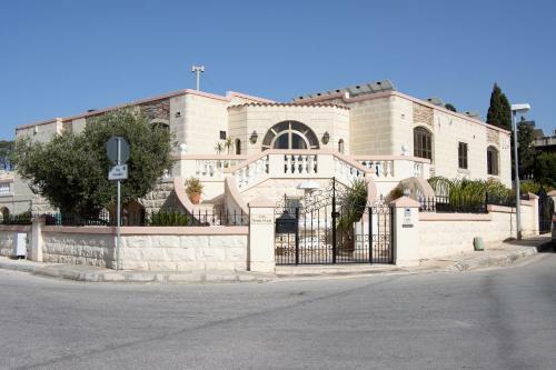 Santa Maria Villa Apartments