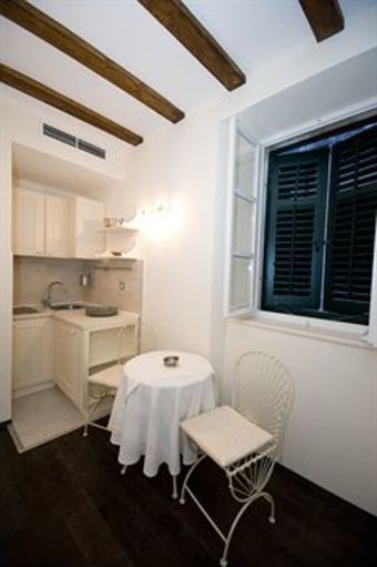 Residencia Roko House