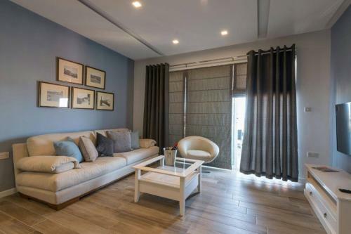 Four Seasons Apartment 9