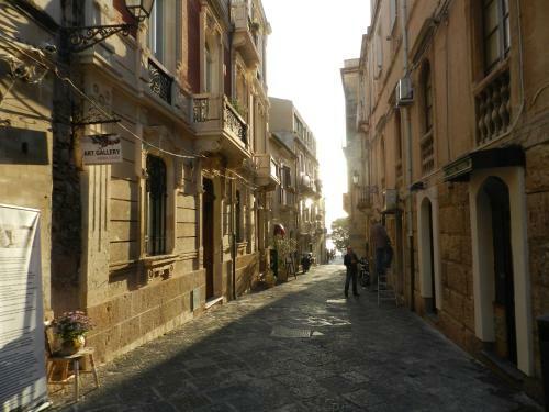 Hostal A Due Passi Dal Duomo B&B