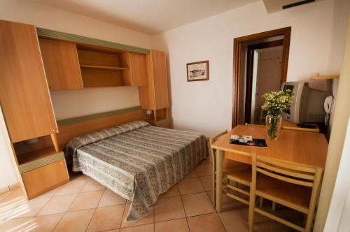 Hotel Sairon Village