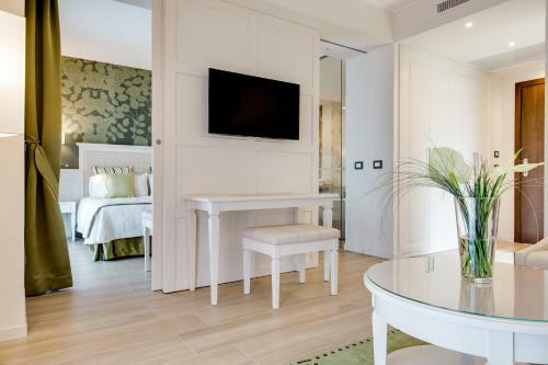 Hotel Madrigale - The Panoramic Resort