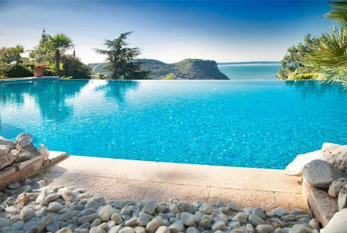 Hotel Madrigale - The Panoramic Resort