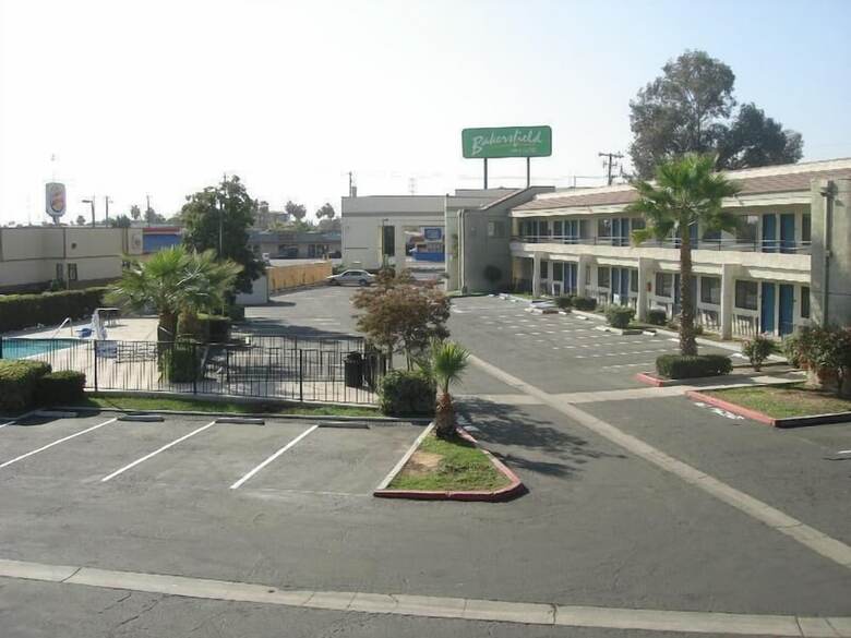 Hotel Bakersfield Inn & Suites