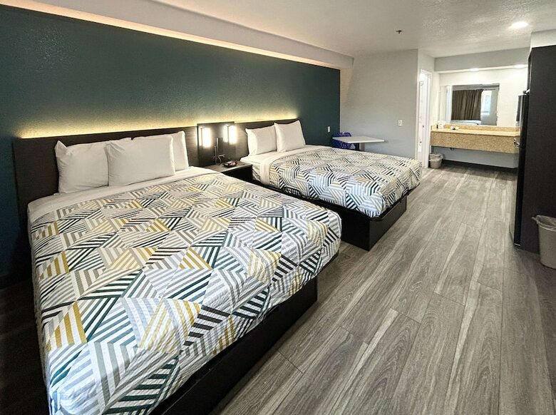Hotel Bakersfield Inn & Suites