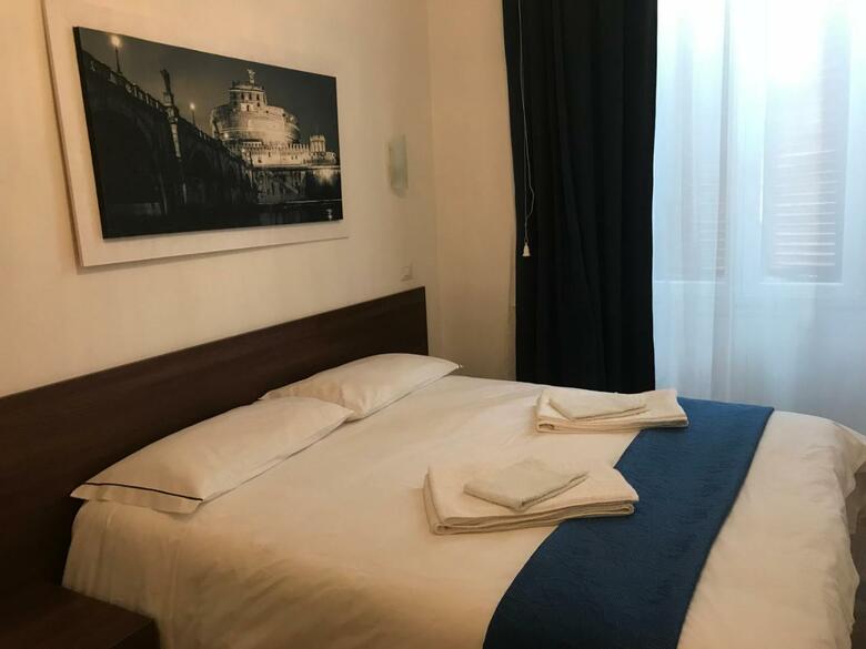 Hostal Roma My Home B&B
