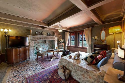Hostal Palazzetto Pisani Grand Canal