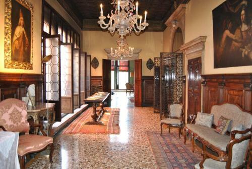 Hostal Palazzetto Pisani Grand Canal