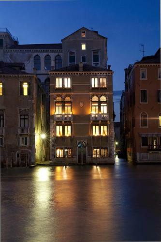 Hostal Palazzetto Pisani Grand Canal