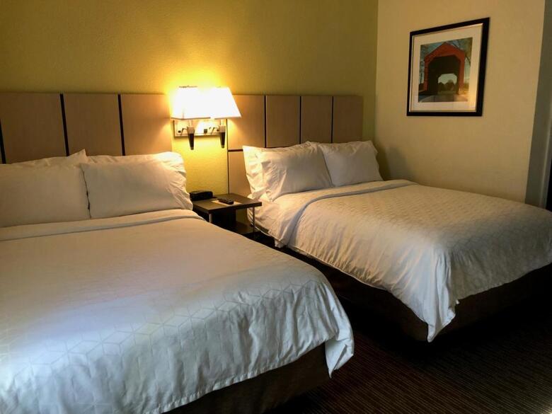 Hotel *candlewood Suites*
