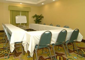 Hotel Comfort Suites