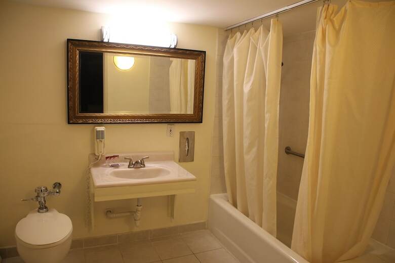 Bedford Plaza Hotel