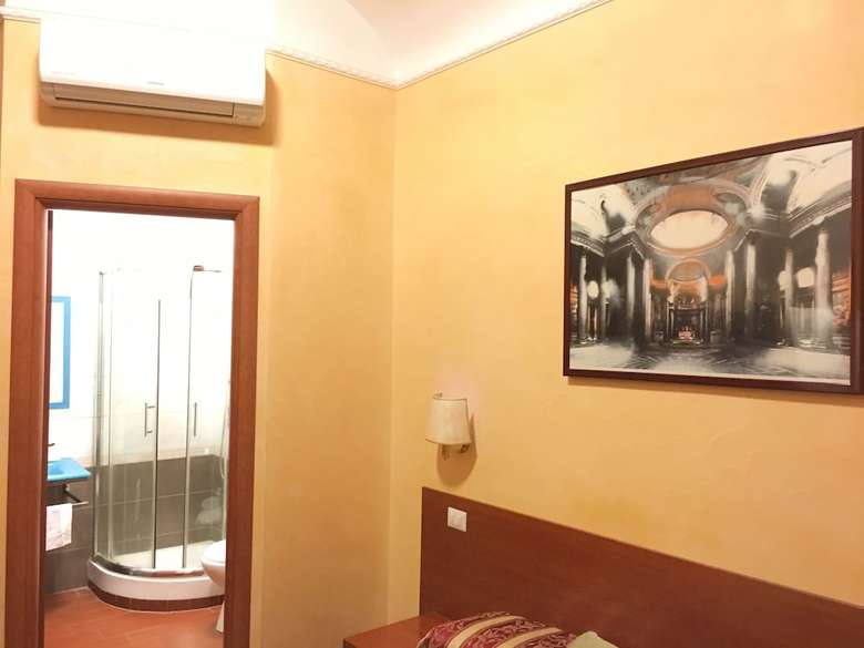 Hostal Lam Guest House