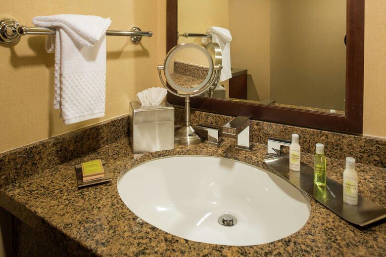 Doubletree Hotel Carson Civic Plaza